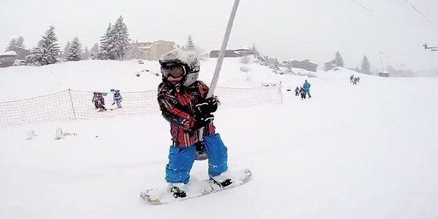 a-baby-snowboarder-in-avoriaz