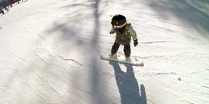 Aston - 7 Year old snowboarder rides the blues of Brevent